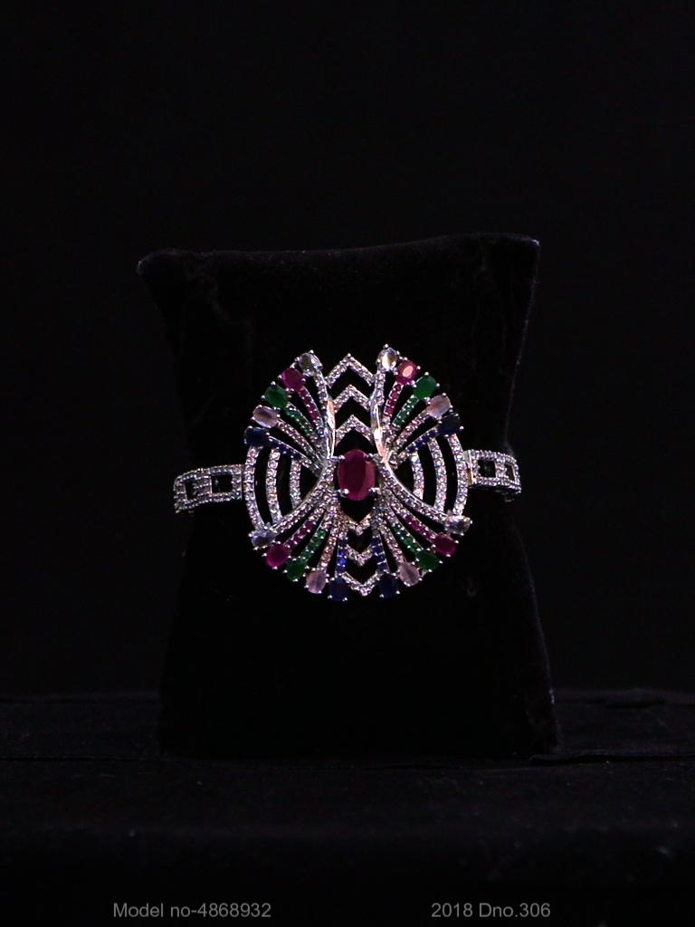 Sogno d'Oro Statement Wrist-to-Finger Gala Jewel