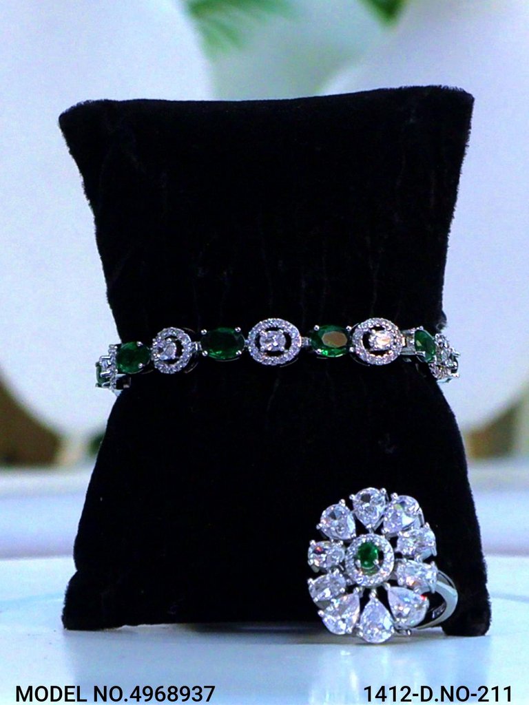 Honoria Flawless Hathphool Bangle & Ring Suite