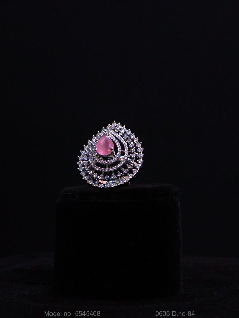 Zaffira Scalloped Solitaire Engagement Ring