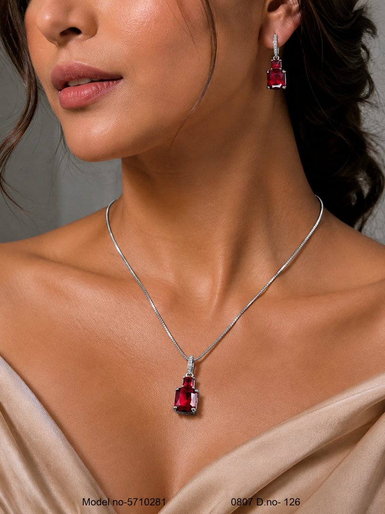 Maestosa Art Deco Halo Brilliant Pendant Parure