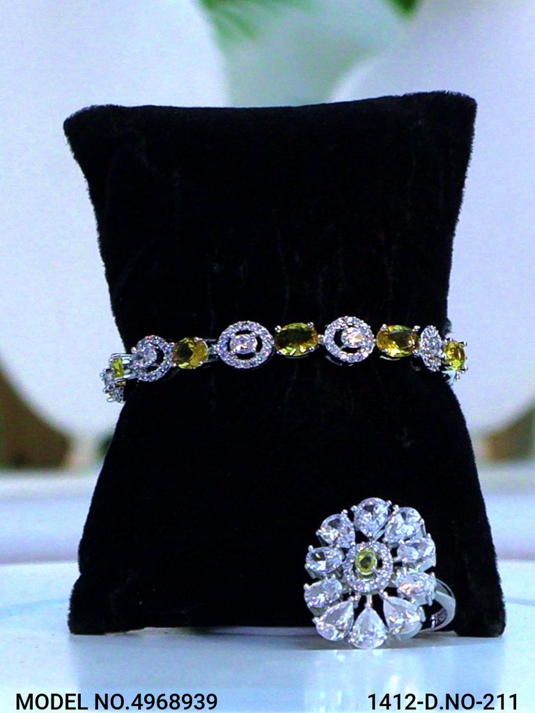 Querida Dainty Hand-Harness Crystal Parure